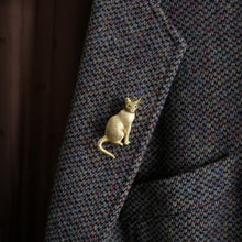Load image into Gallery viewer, RESERVED: Vintage Brushed 18K Yellow Gold Cat with Sapphire Eyes Brooch