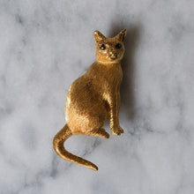 Load image into Gallery viewer, RESERVED: Vintage Brushed 18K Yellow Gold Cat with Sapphire Eyes Brooch