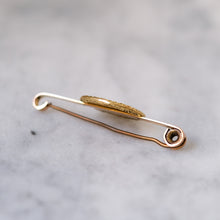 Load image into Gallery viewer, Antique 18K Yellow Gold Augis Qu'hier Love Token Brooch