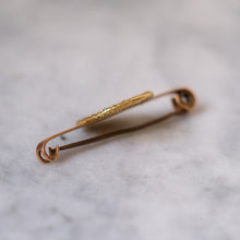 Load image into Gallery viewer, Antique 18K Yellow Gold Augis Qu'hier Love Token Brooch