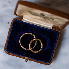 Load image into Gallery viewer, Georgian 14K Yellow Gold Chased Large Split Ring