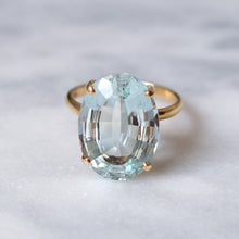 Load image into Gallery viewer, 18K Yellow Gold Oval Faceted Aquamarine Ring