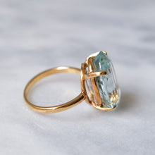 Load image into Gallery viewer, 18K Yellow Gold Oval Faceted Aquamarine Ring