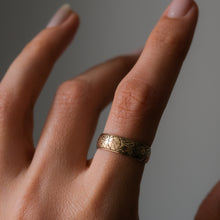 Load image into Gallery viewer, Vintage 9K Rose Gold Floral Engraved Band