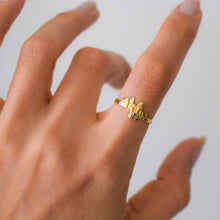 Load image into Gallery viewer, Antique 18K Yellow Gold French Countryside Landscape Ring