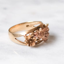 Load image into Gallery viewer, Vintage 9K Yellow and Rose Gold Bee and Flower Ring