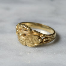 Load image into Gallery viewer, 14K Yellow Gold Swan with Flower Ring 6.93g