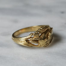 Load image into Gallery viewer, 14K Yellow Gold Swan with Flower Ring 6.96g