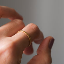 Load image into Gallery viewer, Vintage 22K Yellow Gold Engraved Band