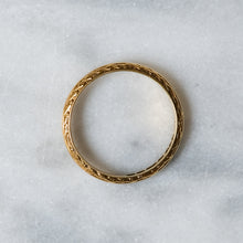 Load image into Gallery viewer, Vintage 1950s 18K Yellow Gold Engraved Band