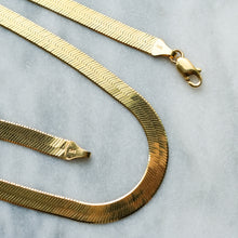 Load image into Gallery viewer, Vintage 17.75 inch 14K Yellow Gold 5mm Herringbone Chain