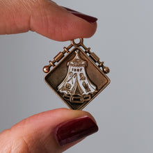 Load image into Gallery viewer, Victorian 15K Independent Order of Odd Fellows Fob