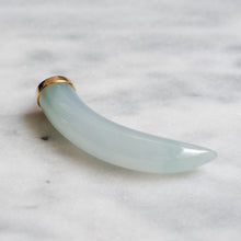 Load image into Gallery viewer, Vintage 14K Yellow Gold Jadeite Tusk Horn Pendant