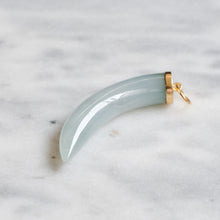 Load image into Gallery viewer, Vintage 14K Yellow Gold Jadeite Tusk Horn Pendant