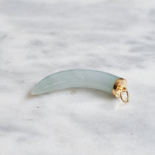 Load image into Gallery viewer, Vintage 14K Yellow Gold Jadeite Tusk Horn Pendant