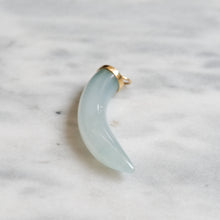 Load image into Gallery viewer, Vintage 14K Yellow Gold Jadeite Tusk Horn Pendant