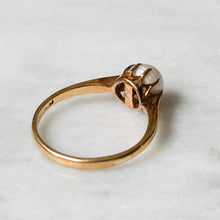 Load image into Gallery viewer, Vintage 18K Yellow Gold Pearl Ring