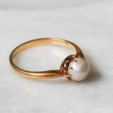 Load image into Gallery viewer, Vintage 18K Yellow Gold Pearl Ring