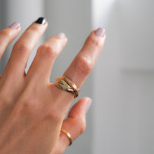 Load image into Gallery viewer, 18K Yellow, White and Rose Gold Trinity Band