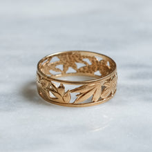 Load image into Gallery viewer, Vintage 14K Yellow Gold Pierced Floral Band