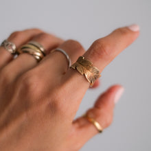 Load image into Gallery viewer, Vintage 14K Rose Gold Foliate Leaf Motif Ring