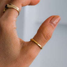 Load image into Gallery viewer, Vintage 1920s 22K Yellow Gold Band Size US 7.25