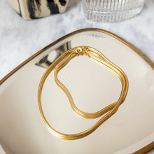 Load image into Gallery viewer, Vintage 17.5 inch 14K Yellow Gold Snake Chain