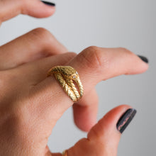 Load image into Gallery viewer, Vintage 18K Yellow Gold Diamond Ouroboros Snake Ring
