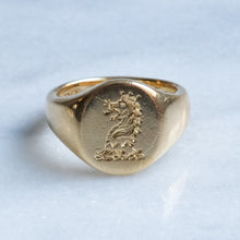 Load image into Gallery viewer, Vintage 1965 Lion Signet Ring