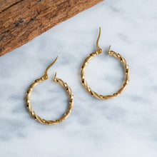 Load image into Gallery viewer, Vintage Twisted Rope Design Hoop Earrings