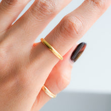 Load image into Gallery viewer, Vintage Retro 1950s 22K Gold Band