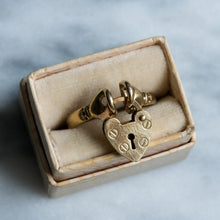 Load image into Gallery viewer, Antique Heart Padlock Fede Ring