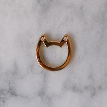 Load image into Gallery viewer, 18K Yellow Gold Eye of the Cat Connector with Diamond Tips