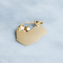 Load image into Gallery viewer, Vintage Basket with Flowers QU'HIER QUE DEMAIN Augis Pendant