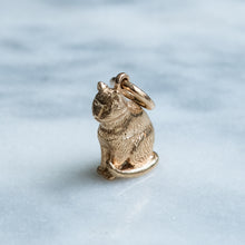 Load image into Gallery viewer, Vintage Sitting Cat Charm (2.9 grams)