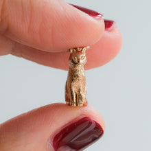 Load image into Gallery viewer, Vintage Sitting Cat Charm (2.9 grams)
