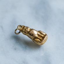 Load image into Gallery viewer, Vintage Sitting Cat Charm (0.78 grams)