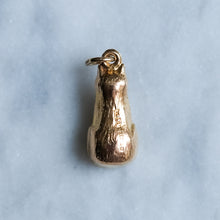 Load image into Gallery viewer, Vintage Sitting Cat Charm (0.78 grams)