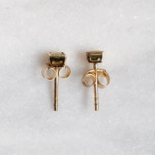 Load image into Gallery viewer, Vintage 9K Yellow Gold Peridot Stud Earrings