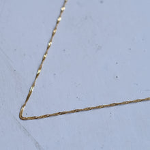 Load image into Gallery viewer, Vintage Italian 24.5 Inch Singapore Chain