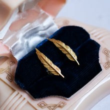Load image into Gallery viewer, Vintage Feather Earrings