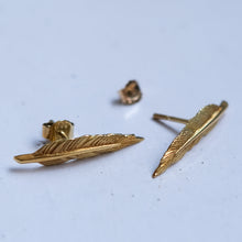 Load image into Gallery viewer, Vintage Feather Earrings