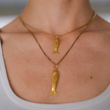 Load image into Gallery viewer, Vintage 22K Yellow Gold Small Articulated Fish Pendant