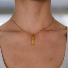 Load image into Gallery viewer, Vintage 22K Yellow Gold Small Articulated Fish Pendant