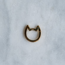 Load image into Gallery viewer, 18K Yellow Gold Eye of the Cat Plain Cat Connector
