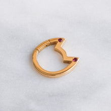 Load image into Gallery viewer, 18K Yellow Gold Eye of the Cat Connector with Ruby Tips
