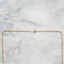 Load image into Gallery viewer, Vintage 17.5 inch 14K Yellow Gold Unoaerre Twist Rope Chain