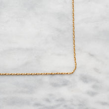 Load image into Gallery viewer, Vintage 17.5 inch 14K Yellow Gold Unoaerre Twist Rope Chain