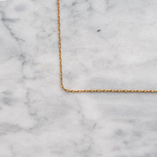 Load image into Gallery viewer, Vintage 17.5 inch 14K Yellow Gold Unoaerre Twist Rope Chain