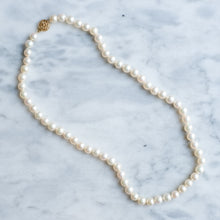 Load image into Gallery viewer, Vintage Estate 17 inch Cultured Pearl Strand
